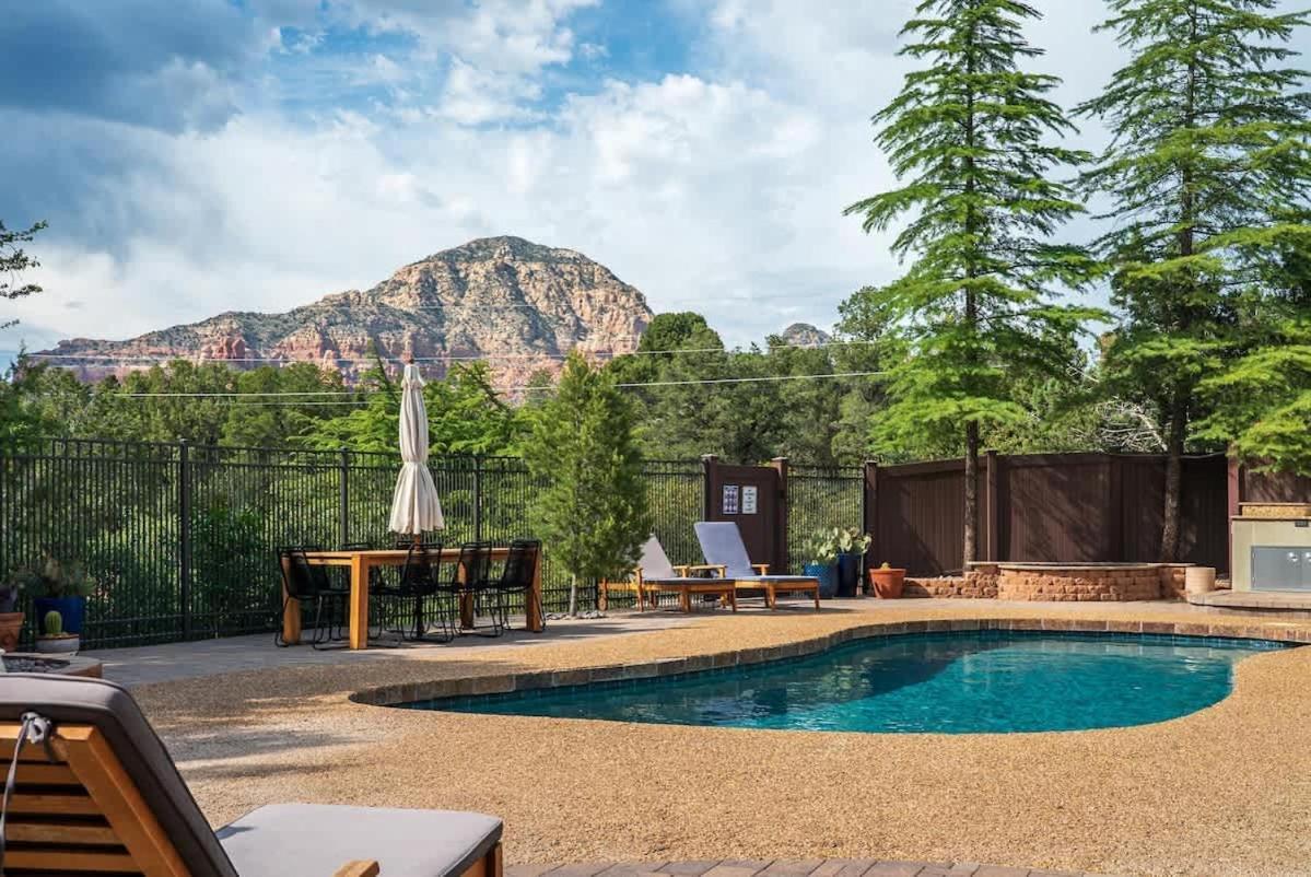 Prime Location With Hot Tub Pool And Views For Family Holiday home