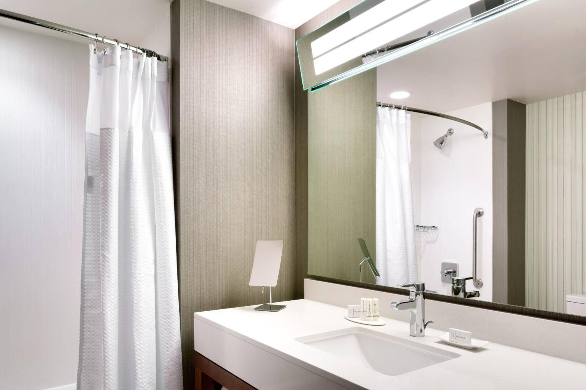 Hotel Courtyard By Marriott