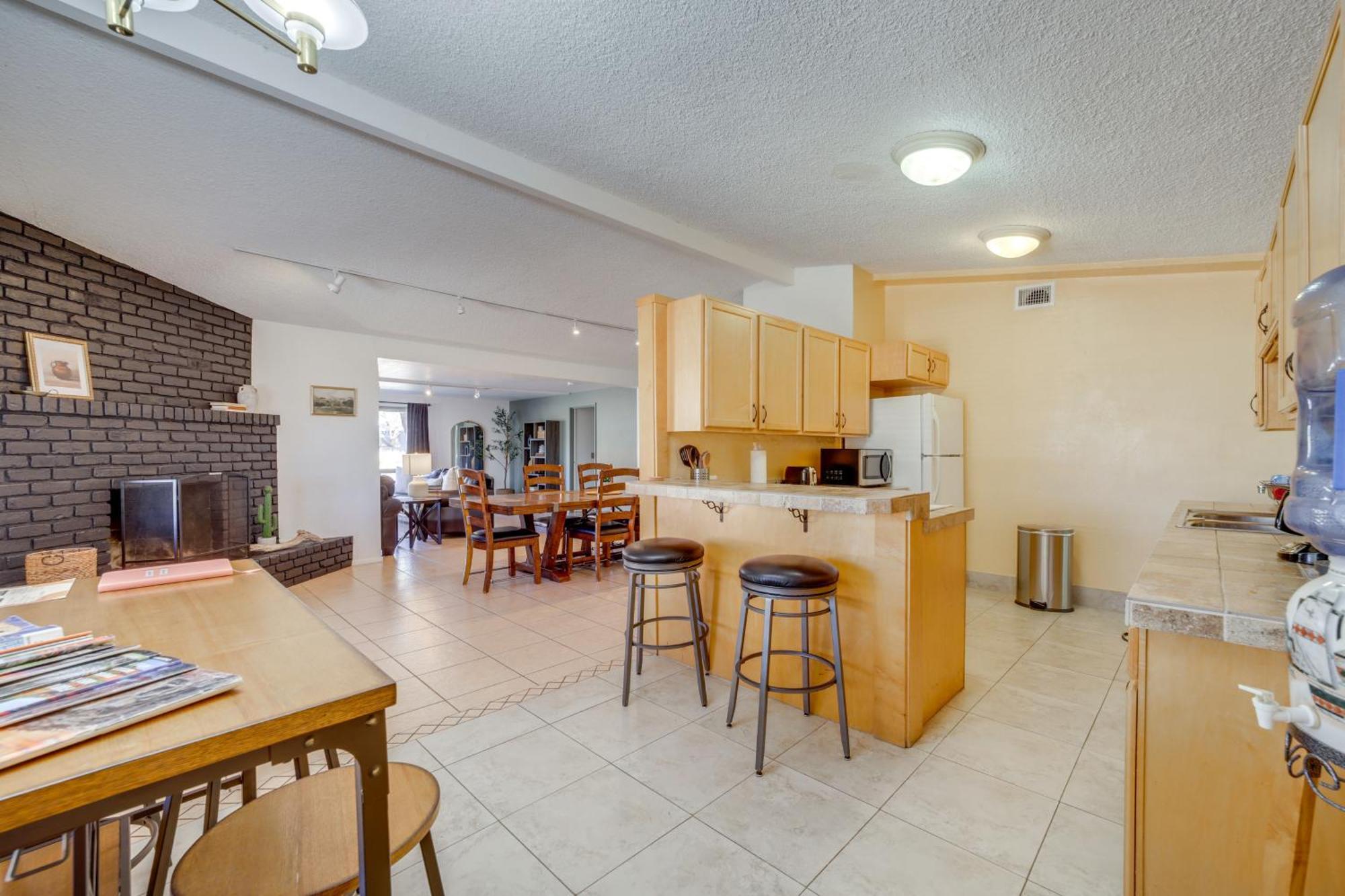 Patio And Views, Near Hiking And Golfing Holiday home *