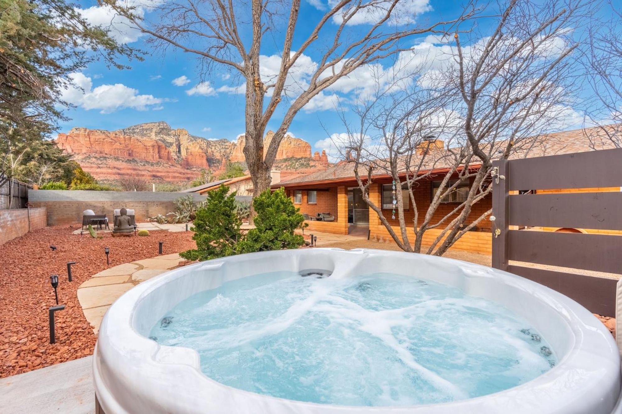 The Redrock Experience With Mtn Views & Hottub Holiday home *