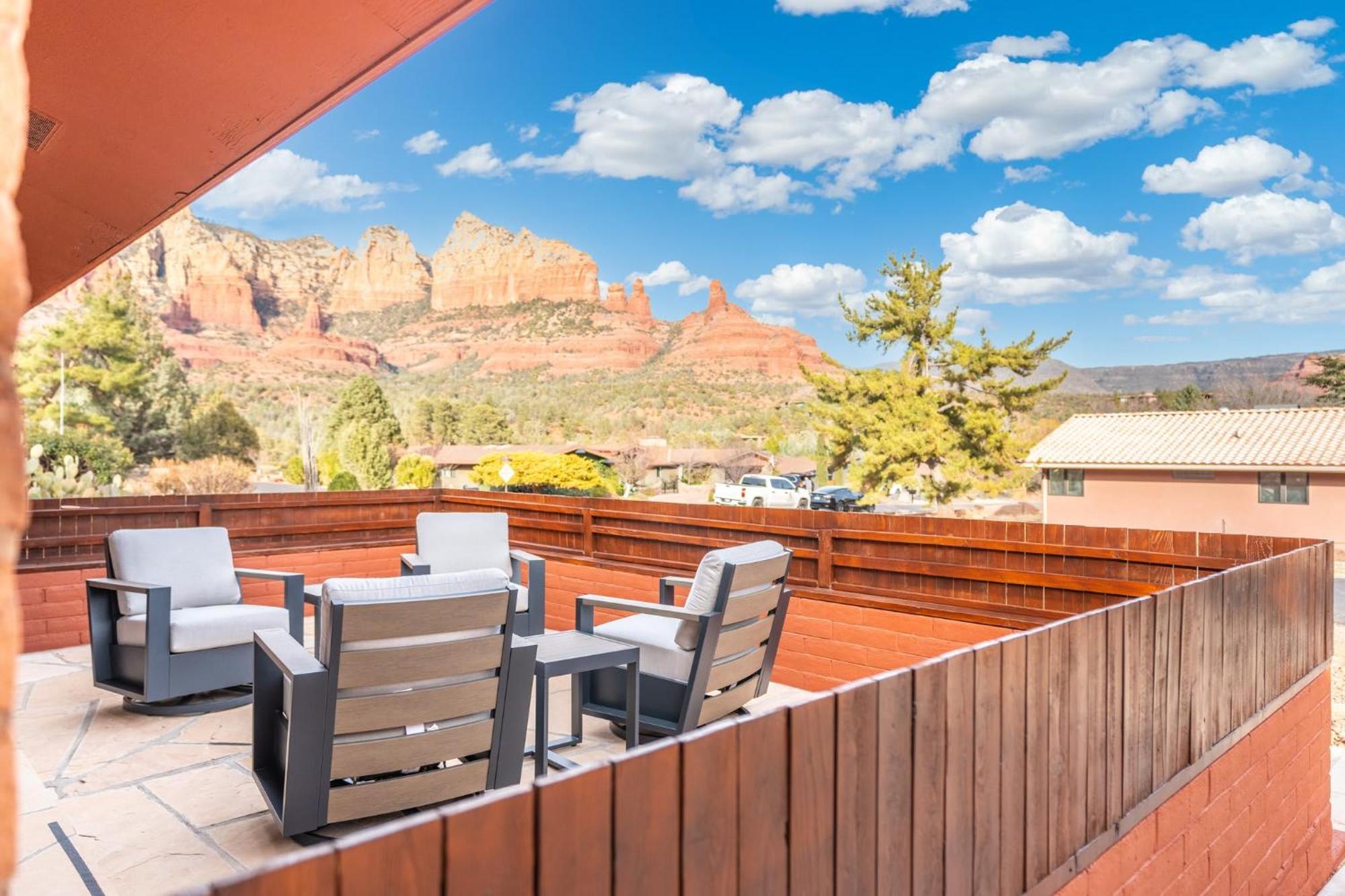 The Redrock Experience With Mtn Views & Hottub Holiday home