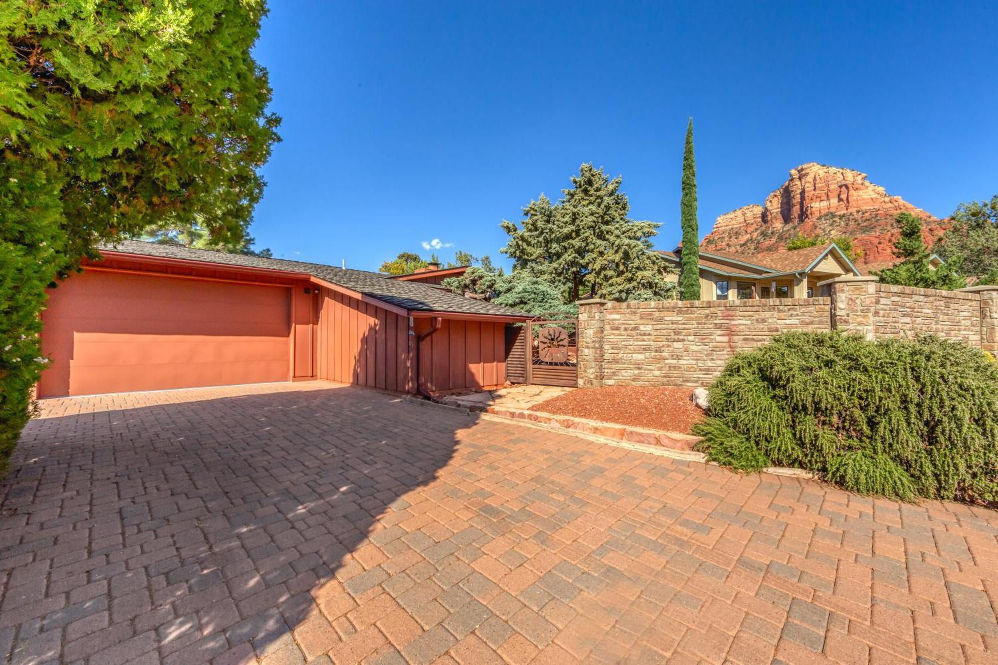 Spectacular House With 2 Master In Sedona's High End Subdivision Living!