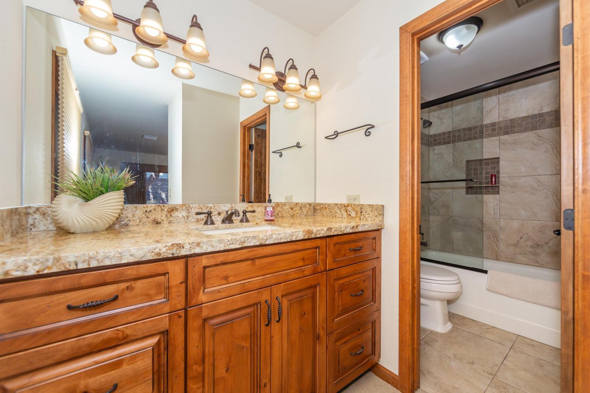 Spectacular House With 2 Master In Sedona's High End Subdivision Living! Holiday home *