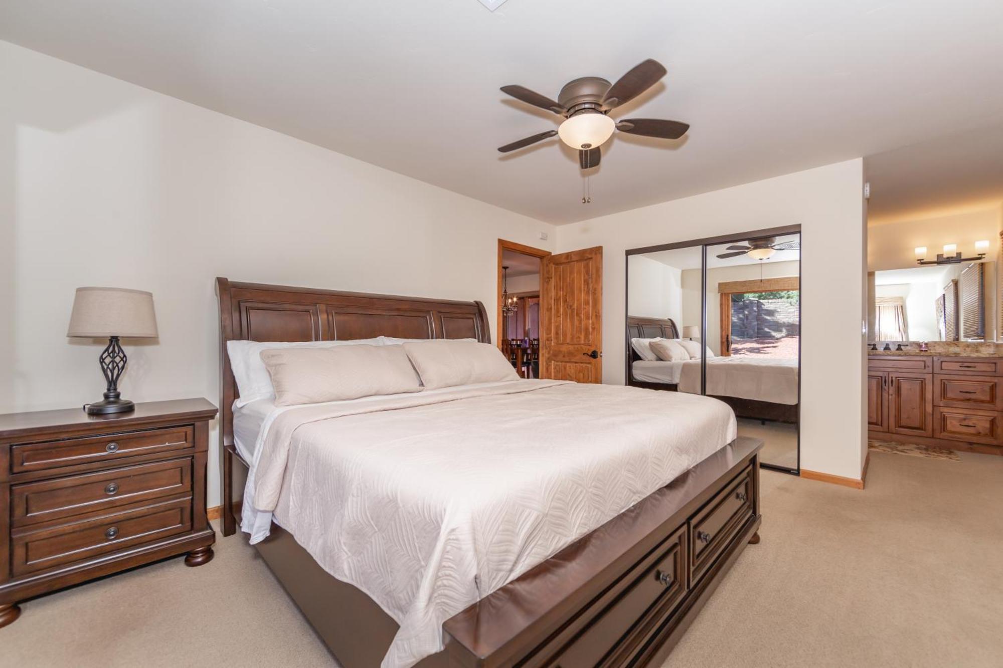 Spectacular House With 2 Master In Sedona's High End Subdivision Living! Holiday home Sedona