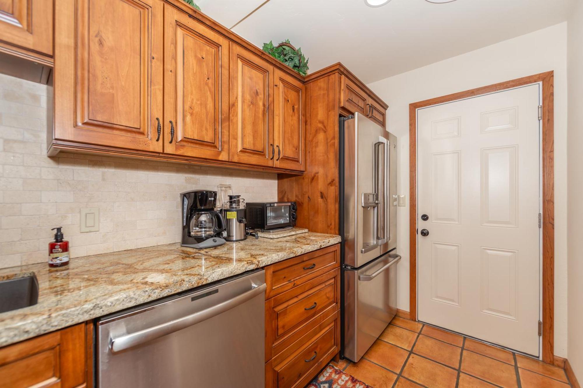 Spectacular House With 2 Master In Sedona's High End Subdivision Living! Holiday home