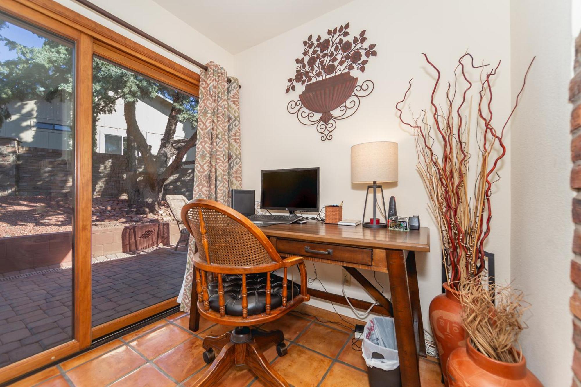 Spectacular House With 2 Master In Sedona's High End Subdivision Living! Holiday home