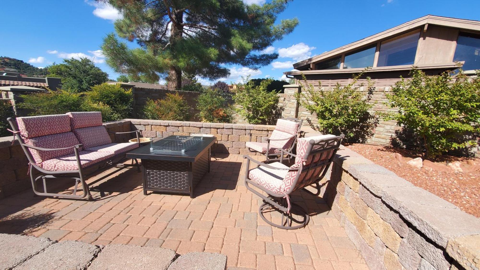 Spectacular House With 2 Master In Sedona's High End Subdivision Living! Holiday home *