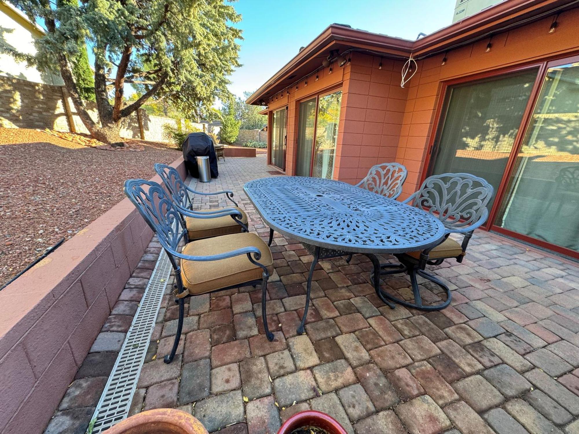 Spectacular House With 2 Master In Sedona's High End Subdivision Living! *
