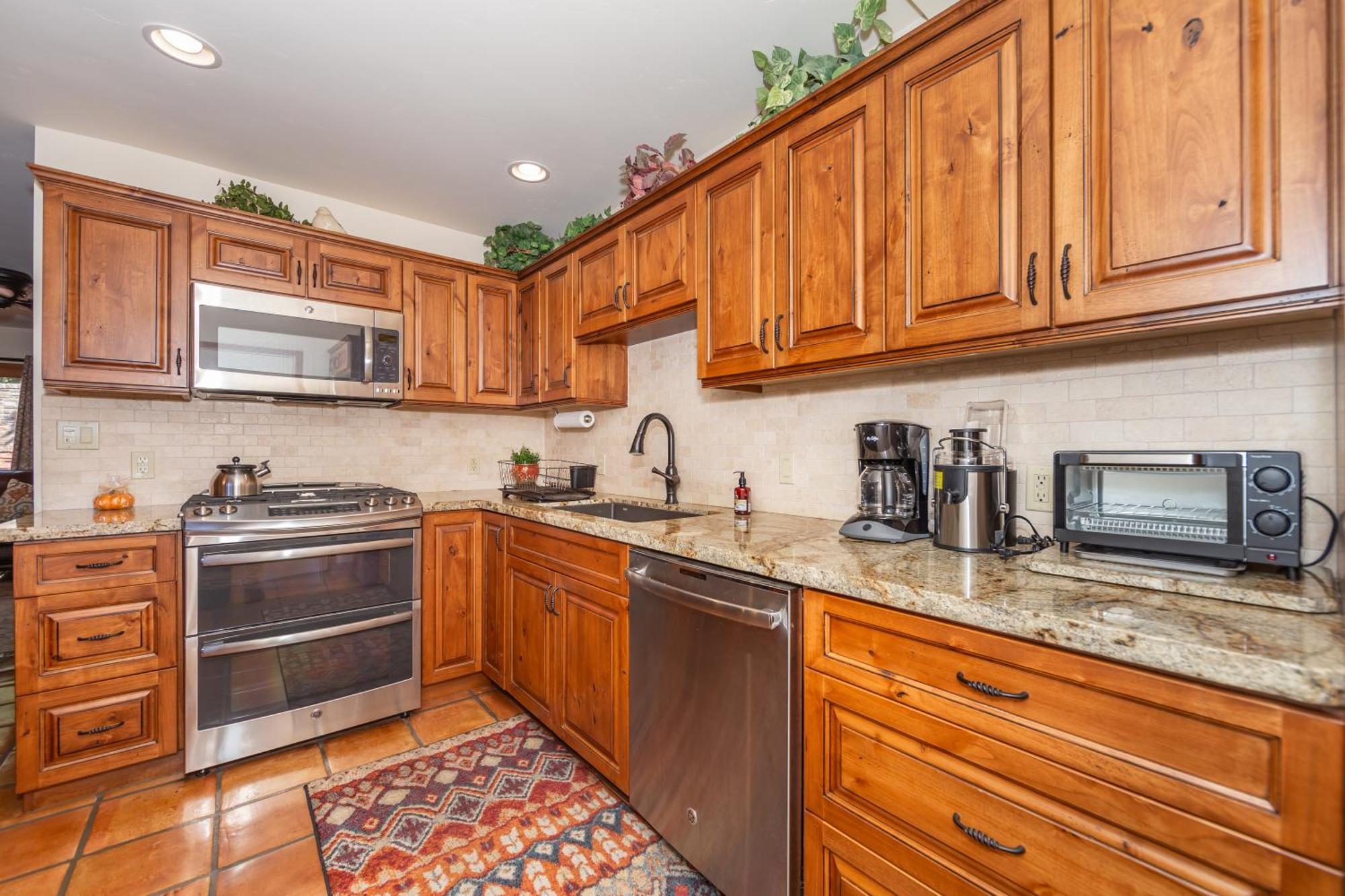 Spectacular House With 2 Master In Sedona's High End Subdivision Living! Sedona