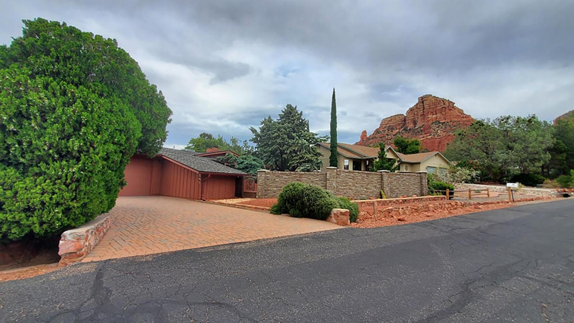 Holiday home Spectacular House With 2 Master In Sedona's High End Subdivision Living! *