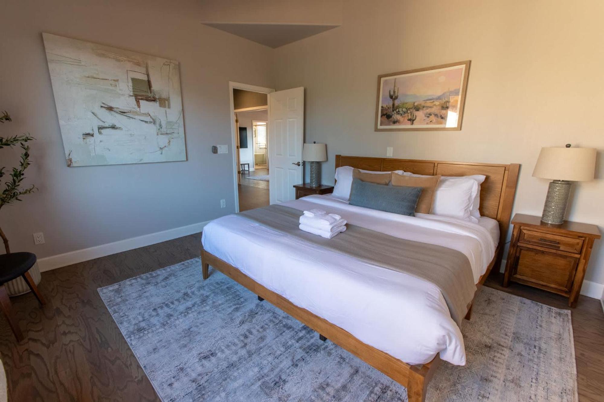 5 Bed 3 Bath Uptown Sedona-game Room-sauna-cold Plunge-jacuzzi-gym Holiday home