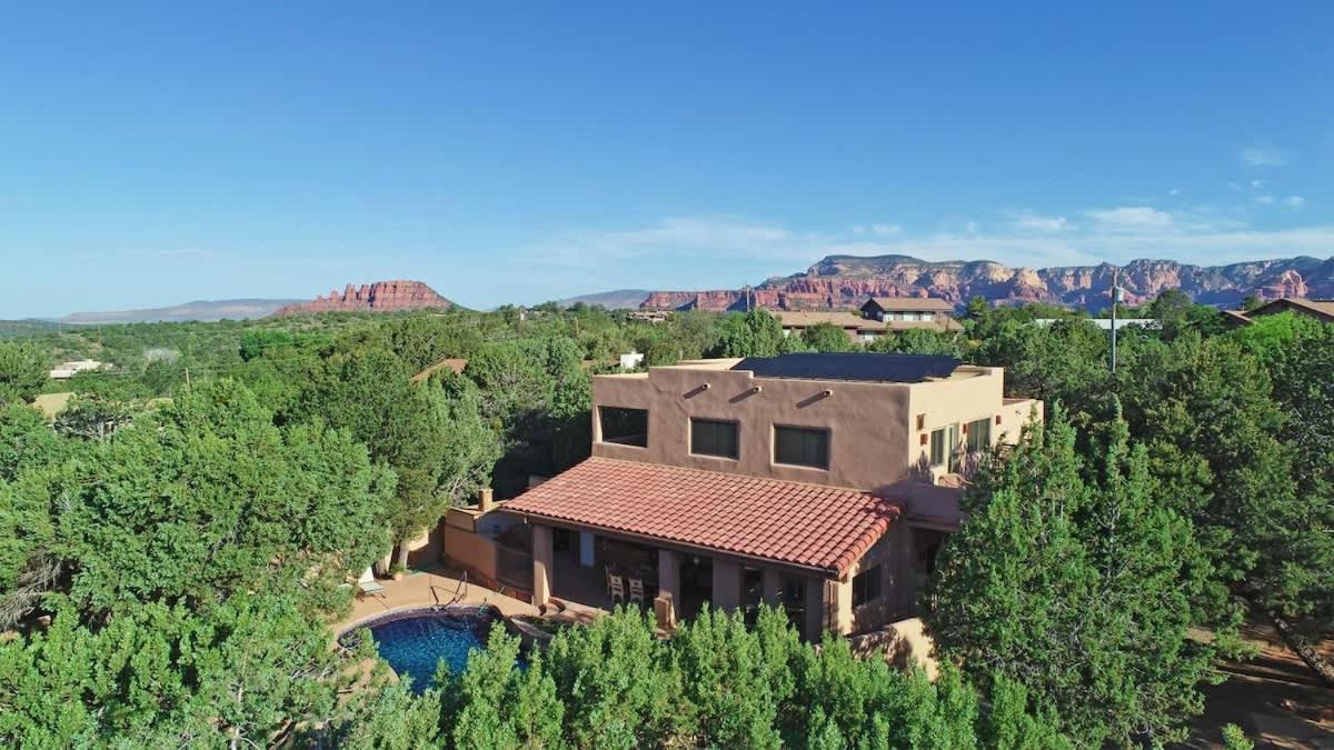 Casa Oasis With Privacy & Blue Tile Pool For Family *