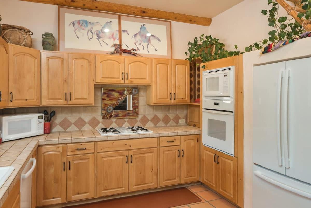 Casa Oasis With Privacy & Blue Tile Pool For Family
