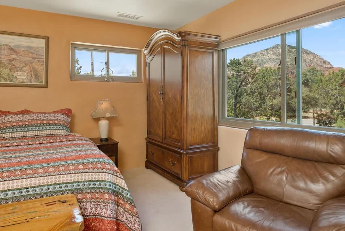 Casa Oasis With Privacy & Blue Tile Pool For Family *