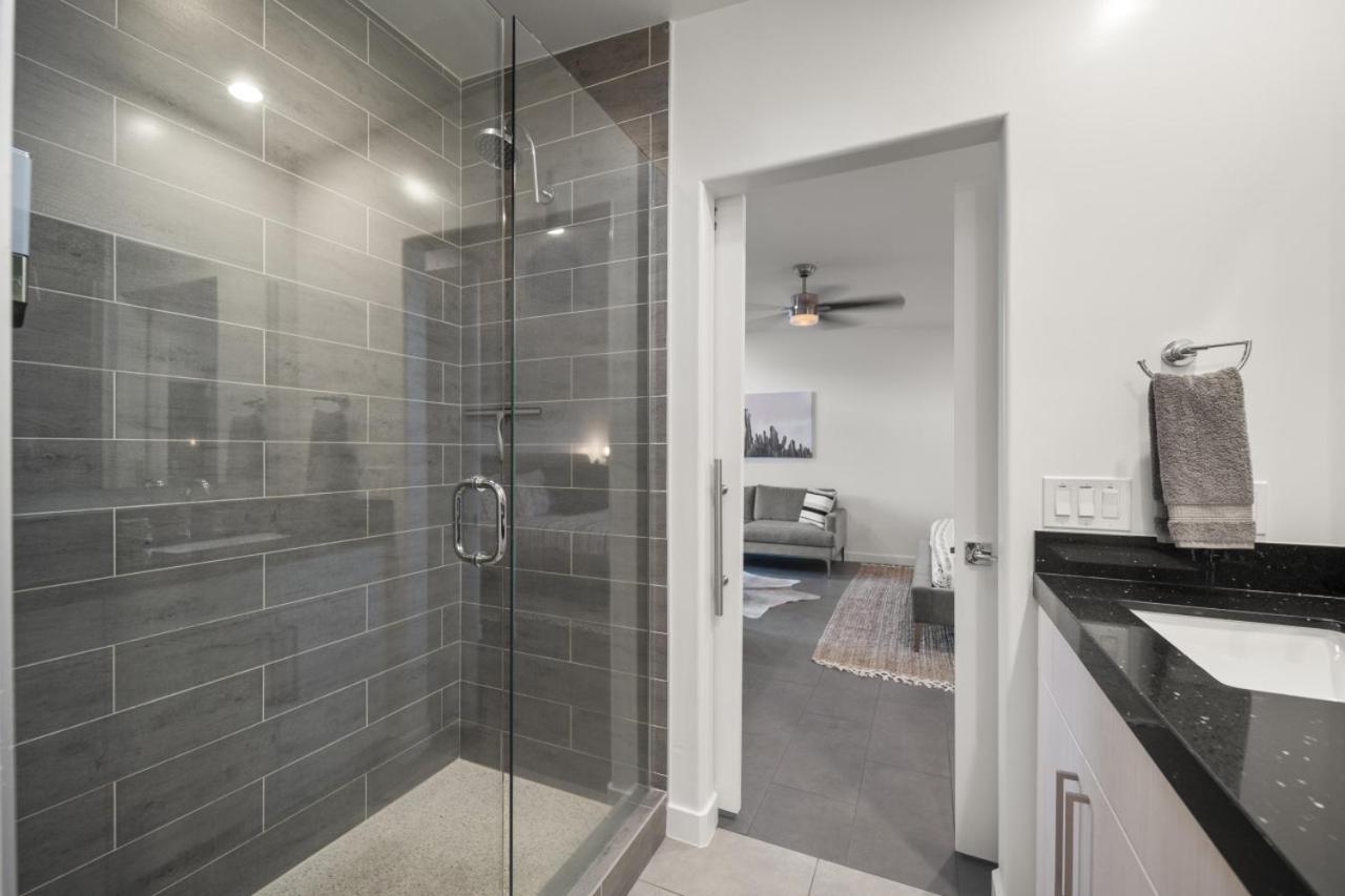 Stunning Views Uptown With Hot Tub Gym And Fire Pit