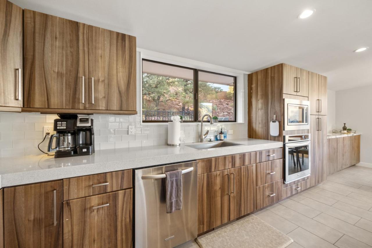 Stunning Views Uptown With Hot Tub Gym And Fire Pit Holiday home Sedona