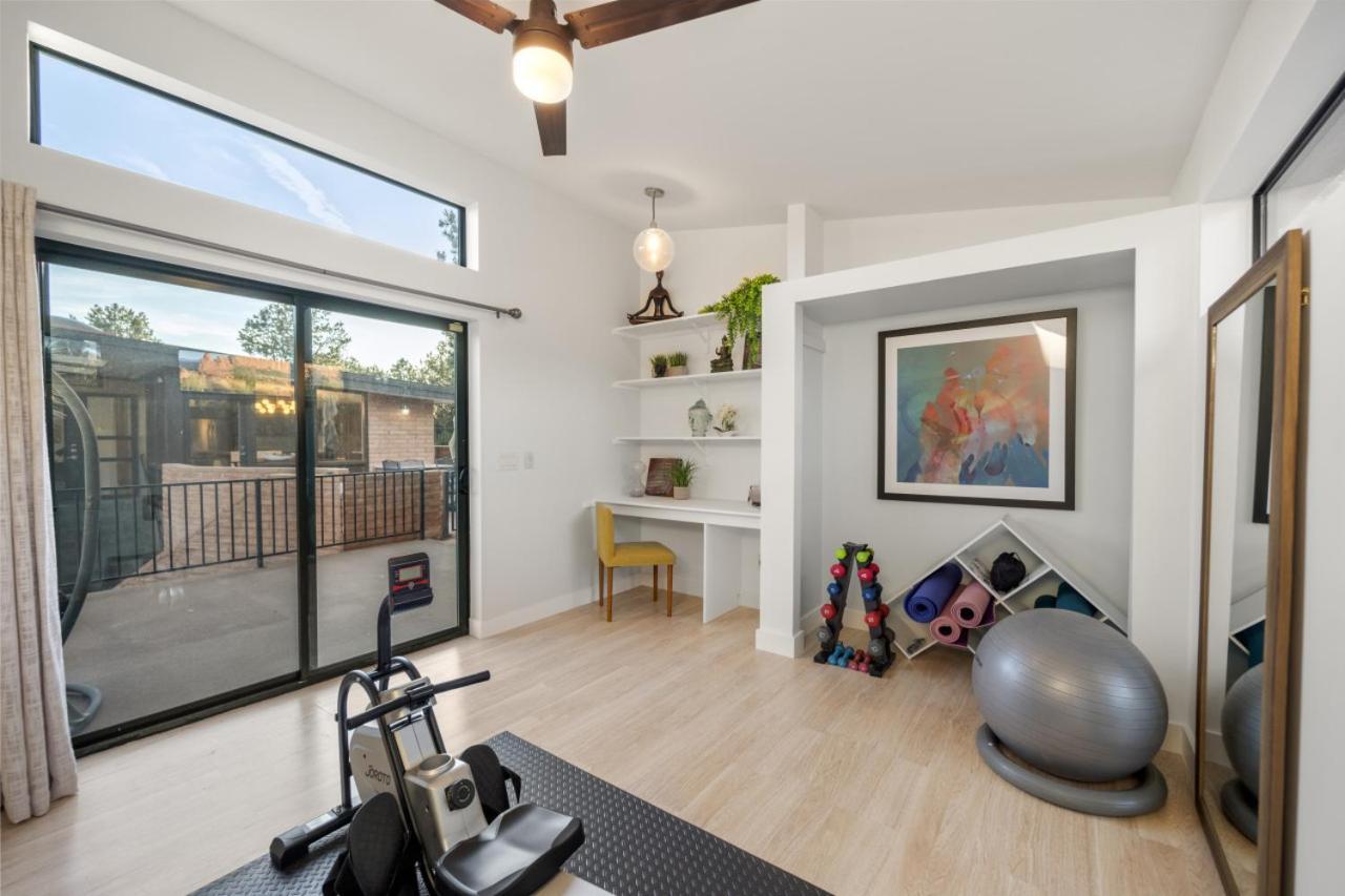 Stunning Views Uptown With Hot Tub Gym And Fire Pit *
