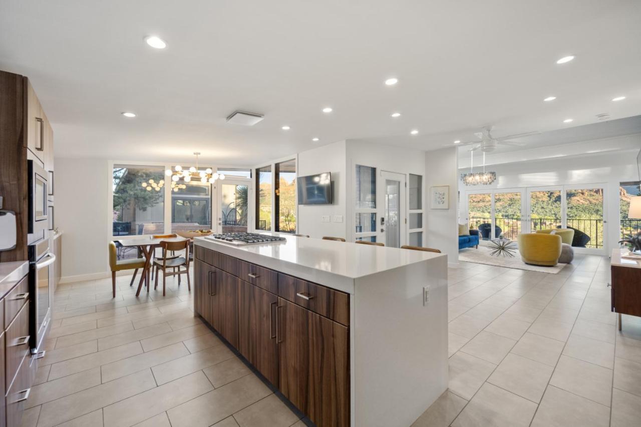 Stunning Views Uptown With Hot Tub Gym And Fire Pit