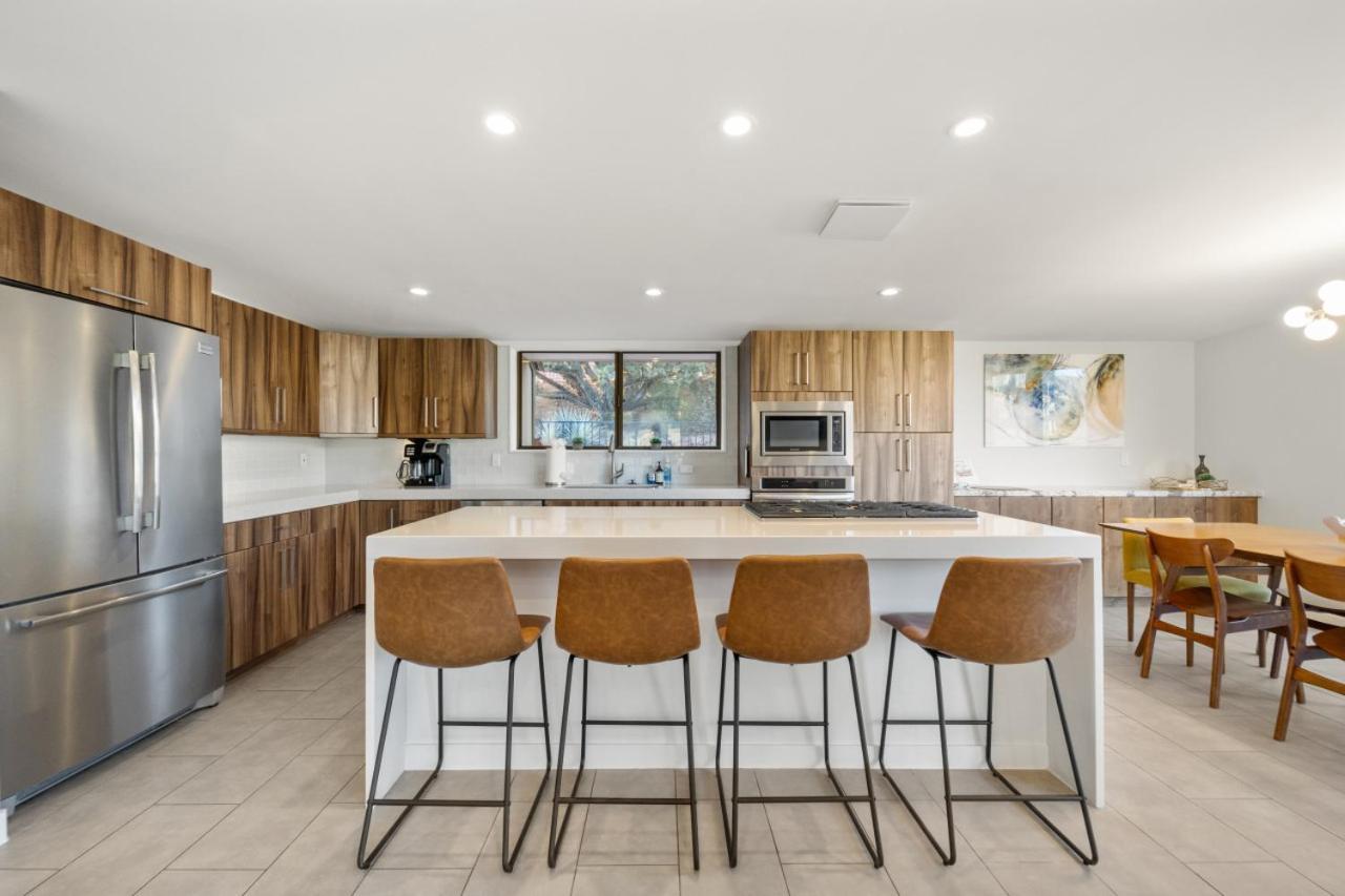 Stunning Views Uptown With Hot Tub Gym And Fire Pit Holiday home