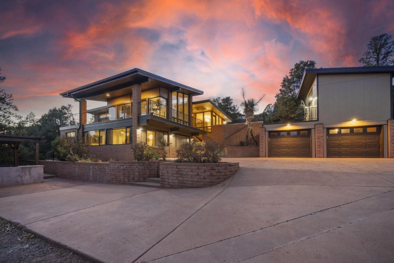 Stunning Views Uptown With Hot Tub Gym And Fire Pit Sedona