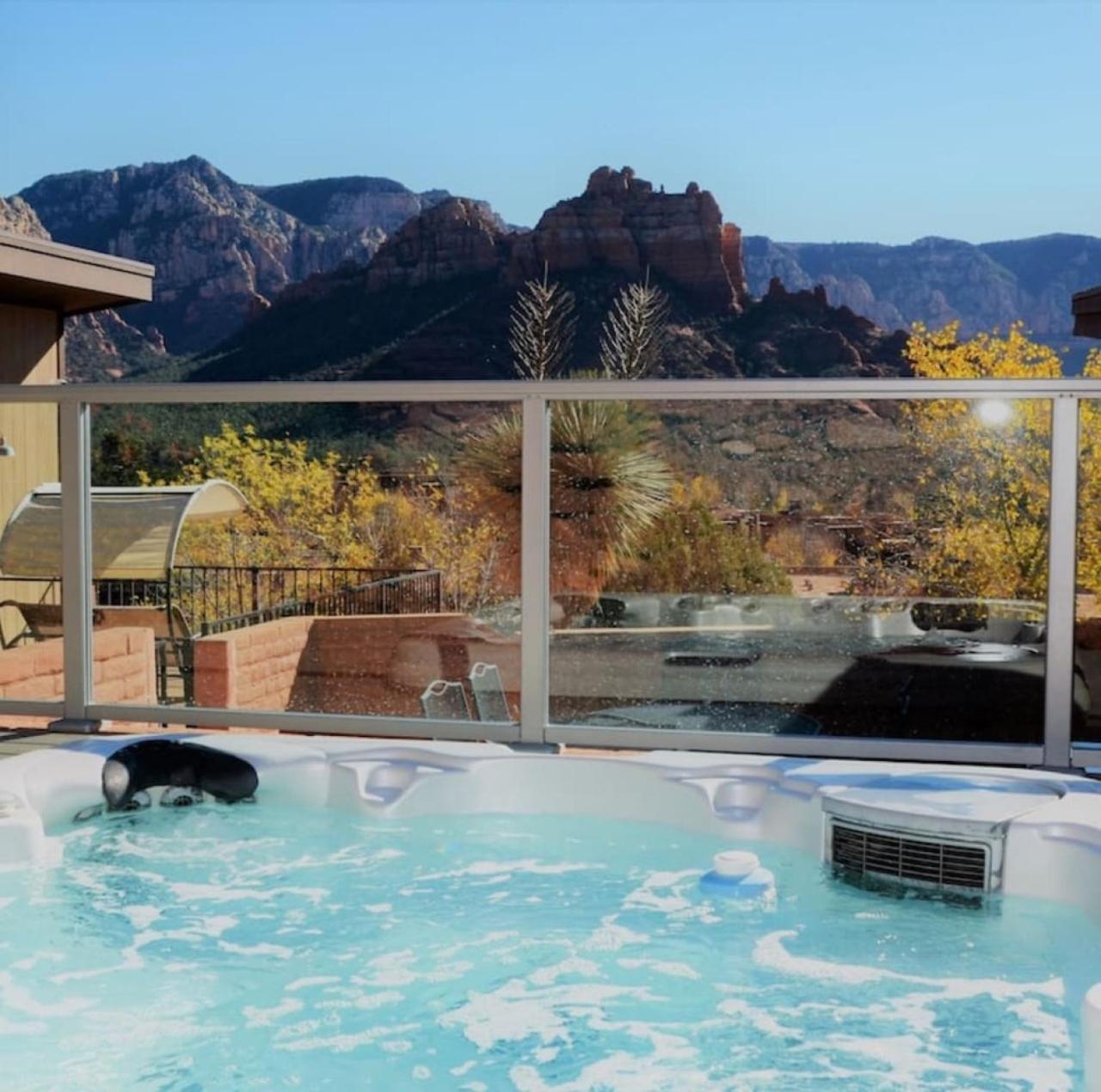 Stunning Views Uptown With Hot Tub Gym And Fire Pit
