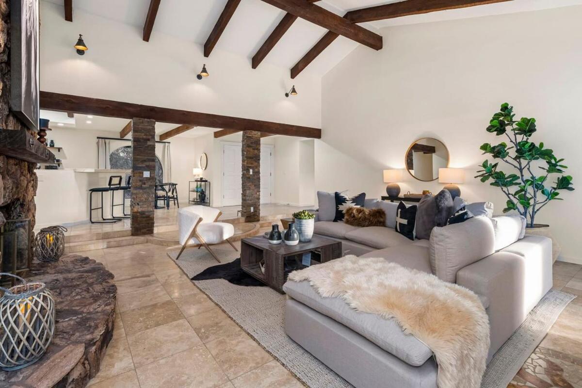 Holiday home Serenity Retreat With Hot Tub Games & Firepit *