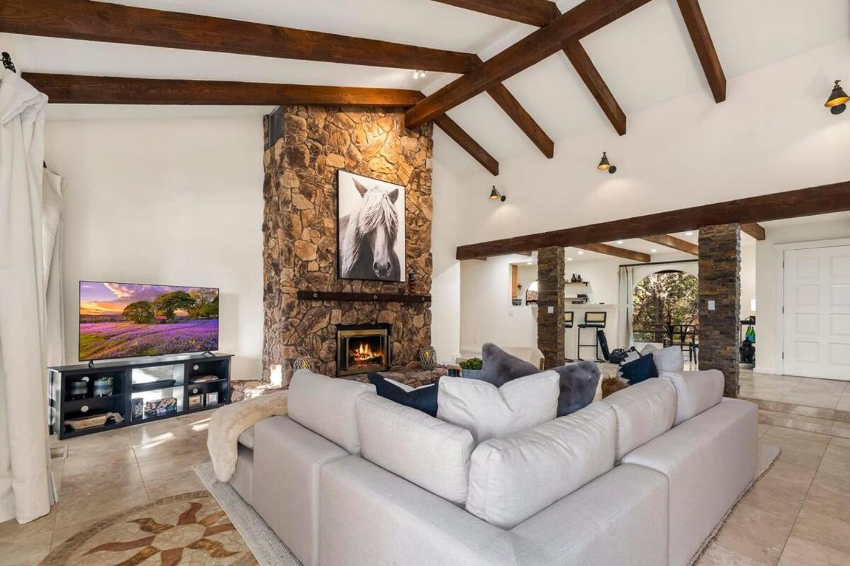 Serenity Retreat With Hot Tub Games & Firepit *