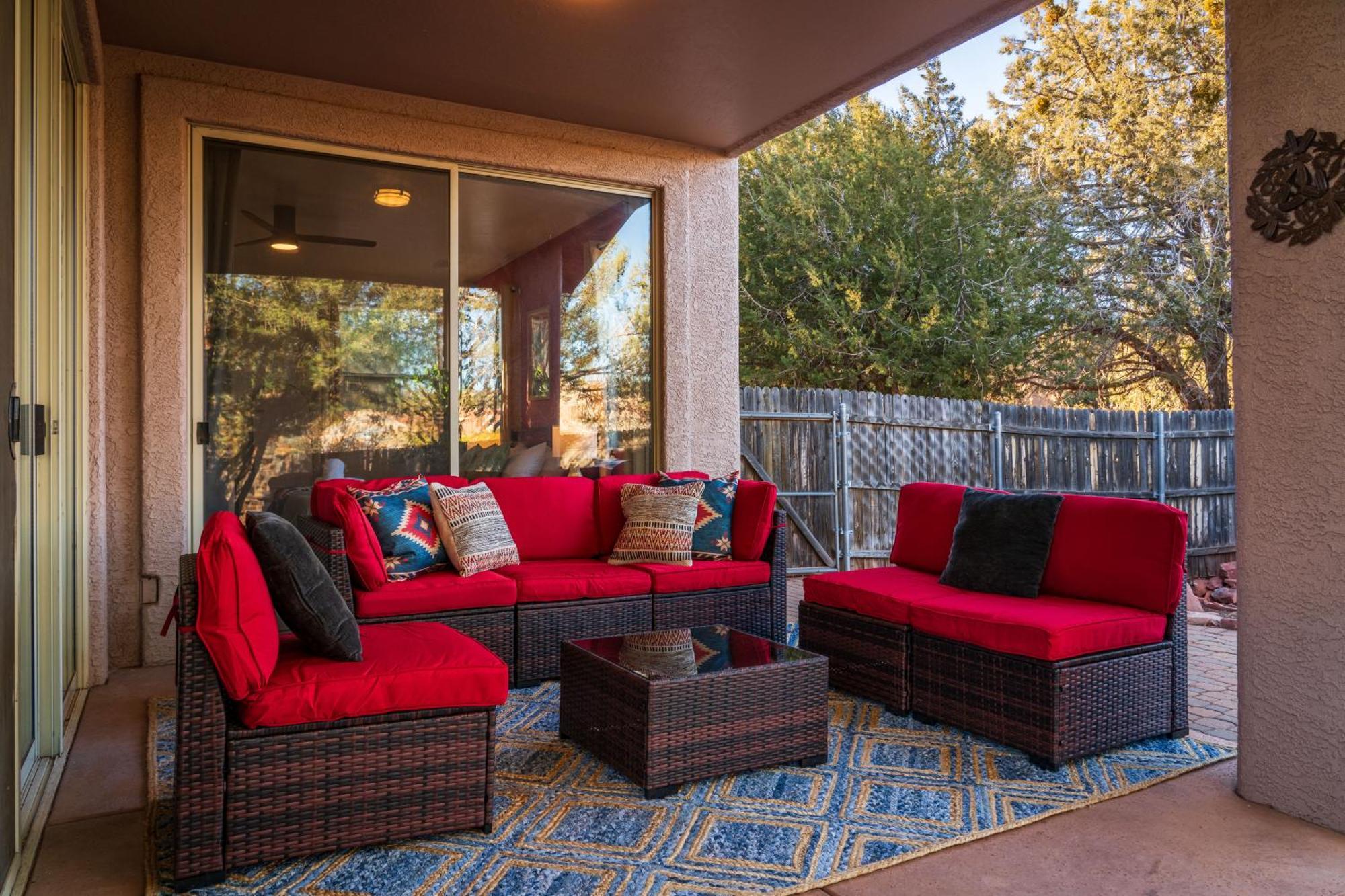 Lux Retreat - Hot Tub & Game *