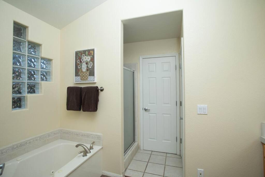 Holiday home 180º Red Rock Views, Location, 4 Bed 3 Bath