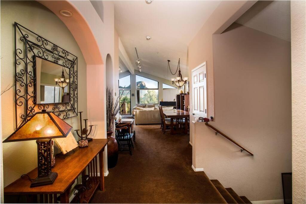 180º Red Rock Views, Location, 4 Bed 3 Bath Holiday home *