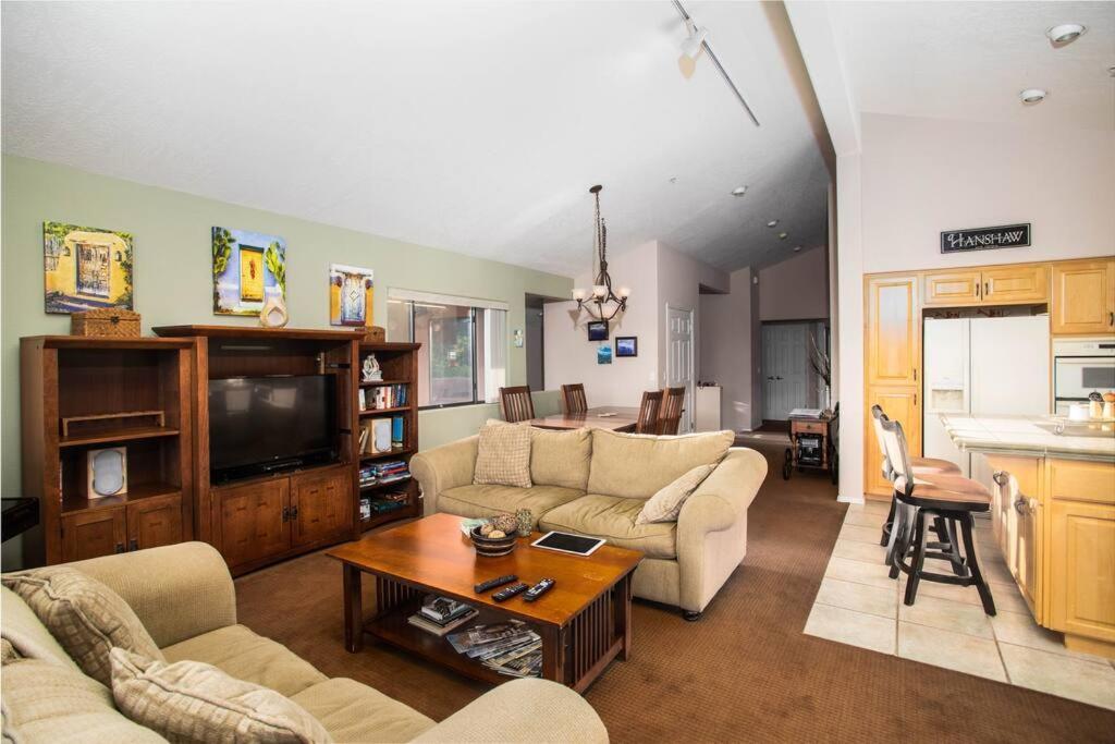 Holiday home 180º Red Rock Views, Location, 4 Bed 3 Bath