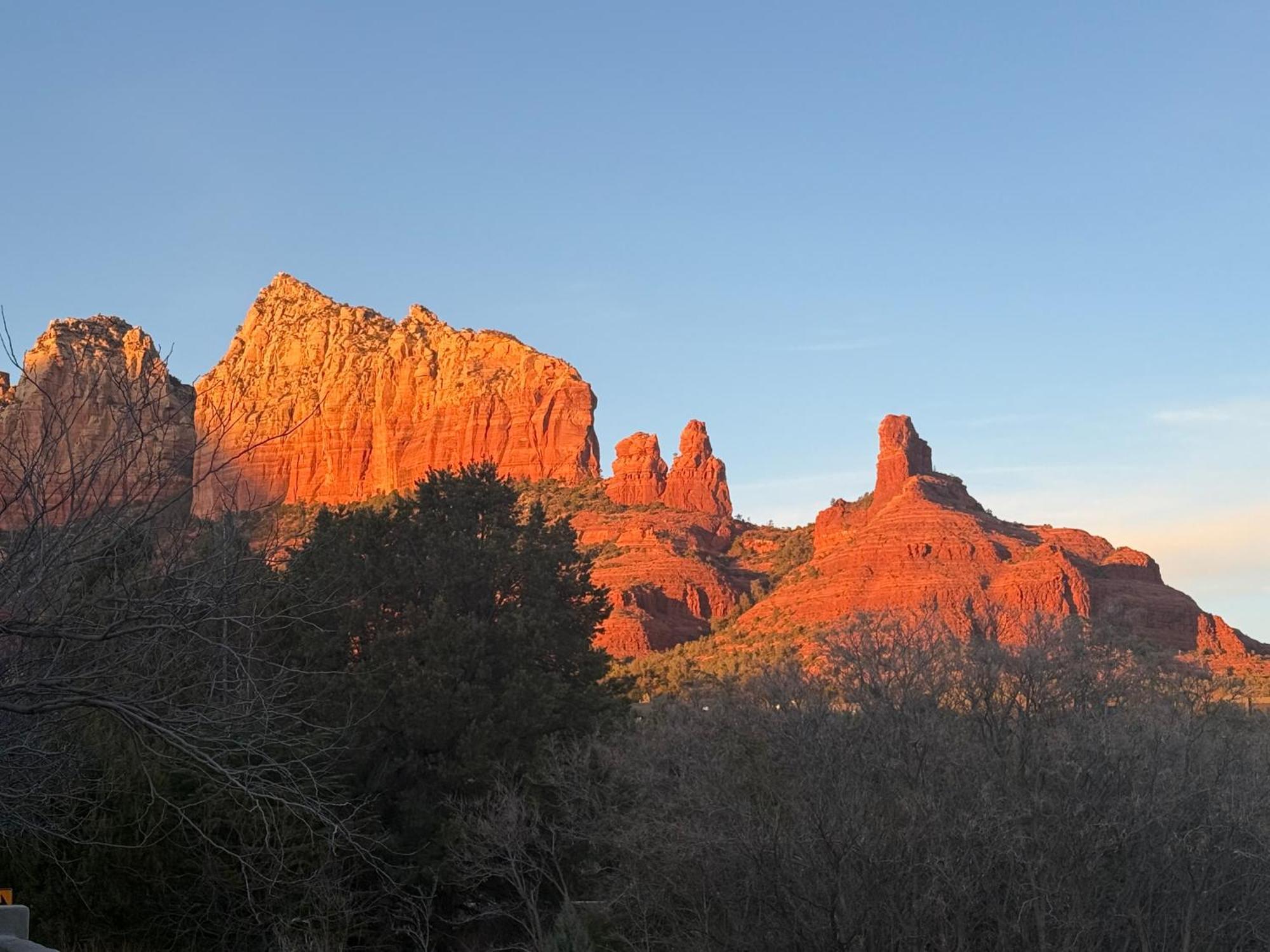 Uptown Gem! Wow! Views!! New! Barrel Sauna!!! Close To Trails, Walk To Uptown Sedona, Restaurants And Shopping Villa