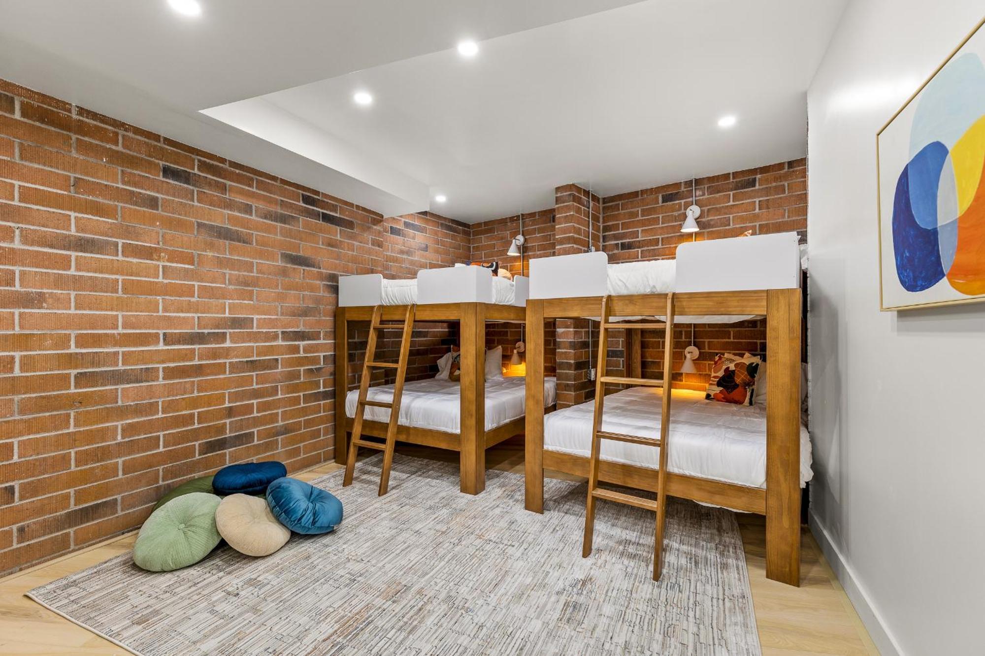 The Speakeasy - Sauna, Cold Plunge And Hot Tub *