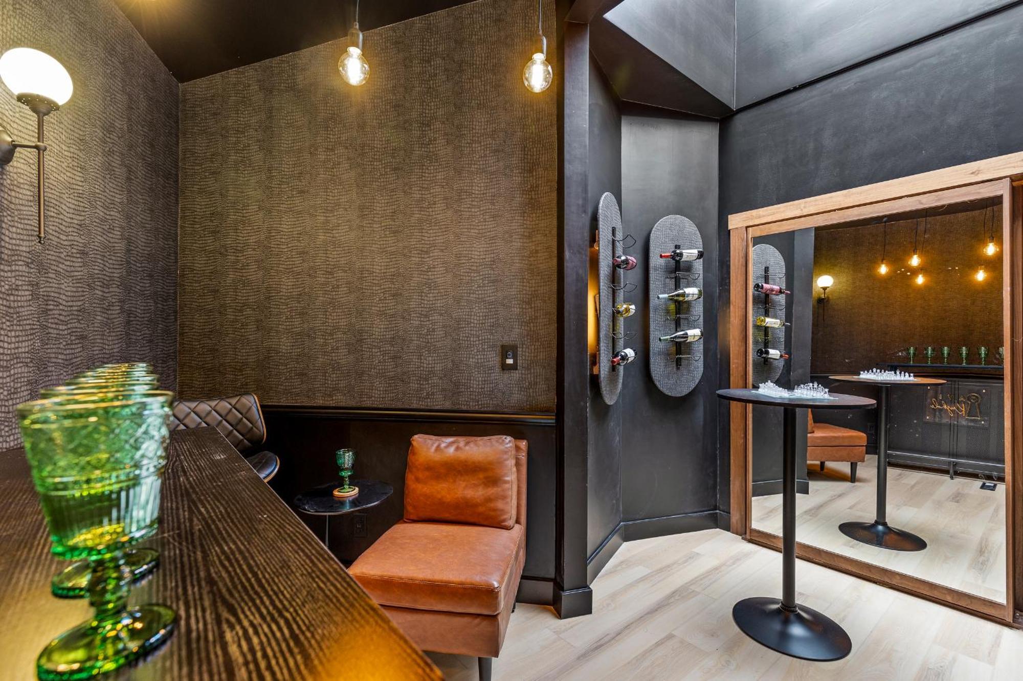 The Speakeasy - Sauna, Cold Plunge And Hot Tub