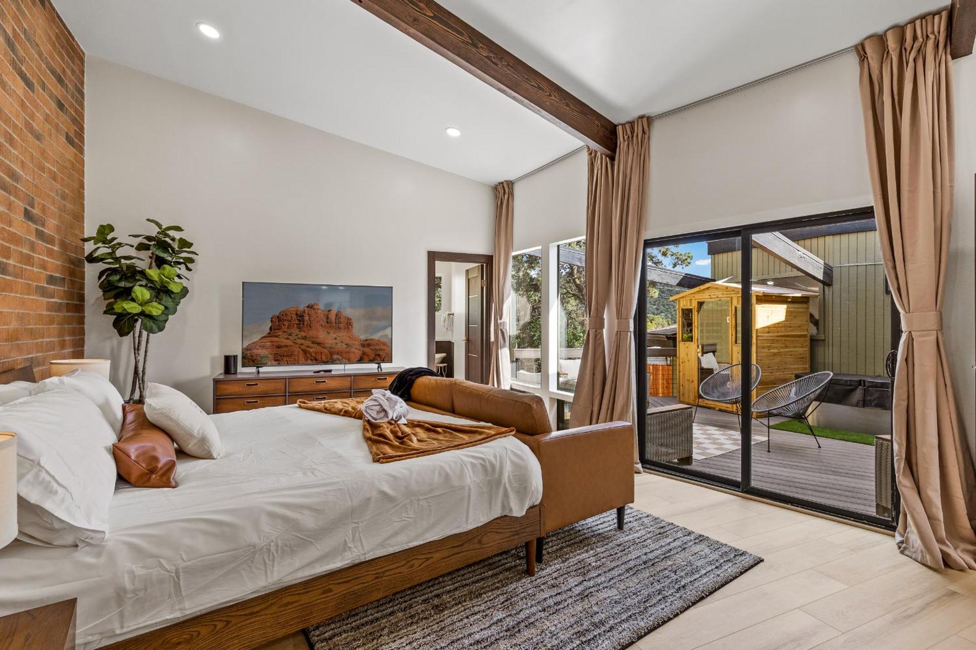 The Speakeasy - Sauna, Cold Plunge And Hot Tub Holiday home