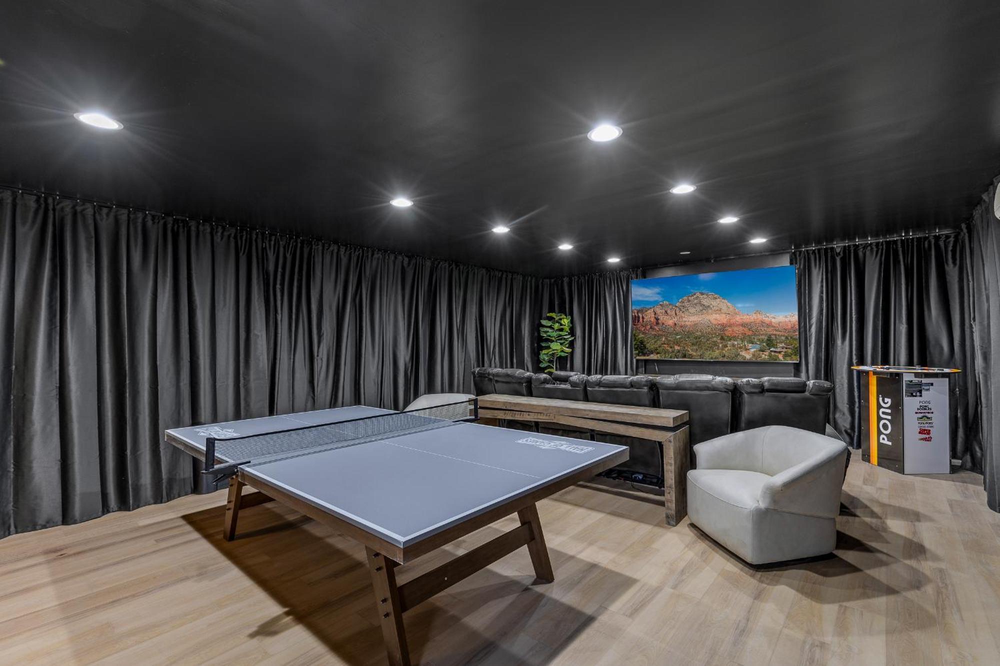 Stunning Red Rock Views With Hot Tub Theater Game