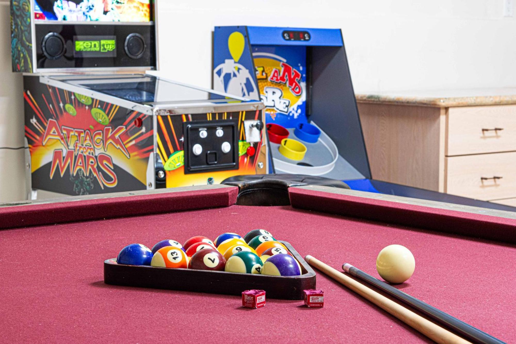 Panoramic Views, Game Room, Pool, Hot Tub! Holiday home *