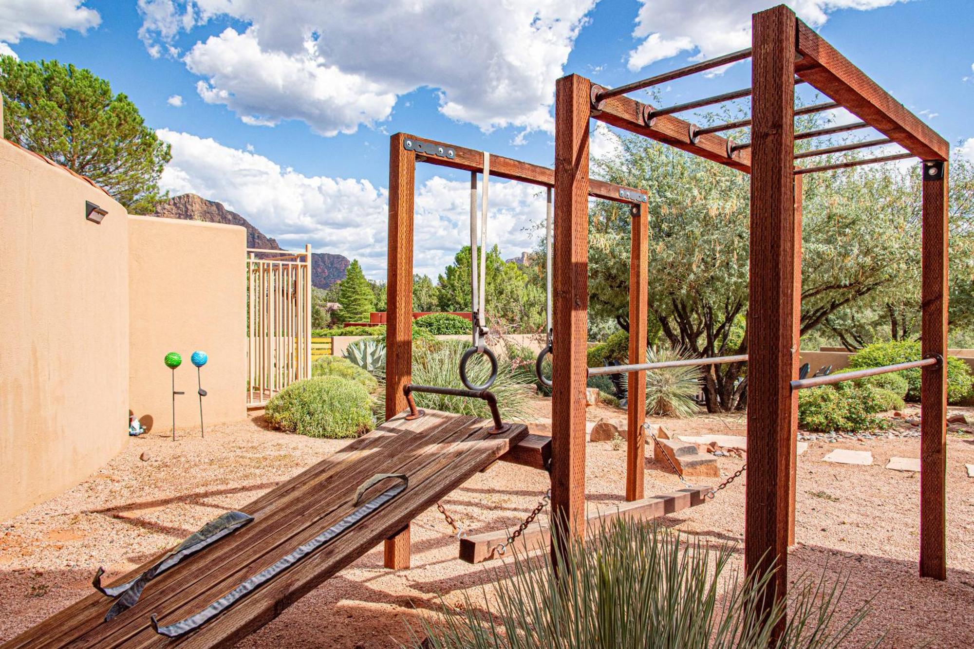 Panoramic Views, Game Room, Pool, Hot Tub! *