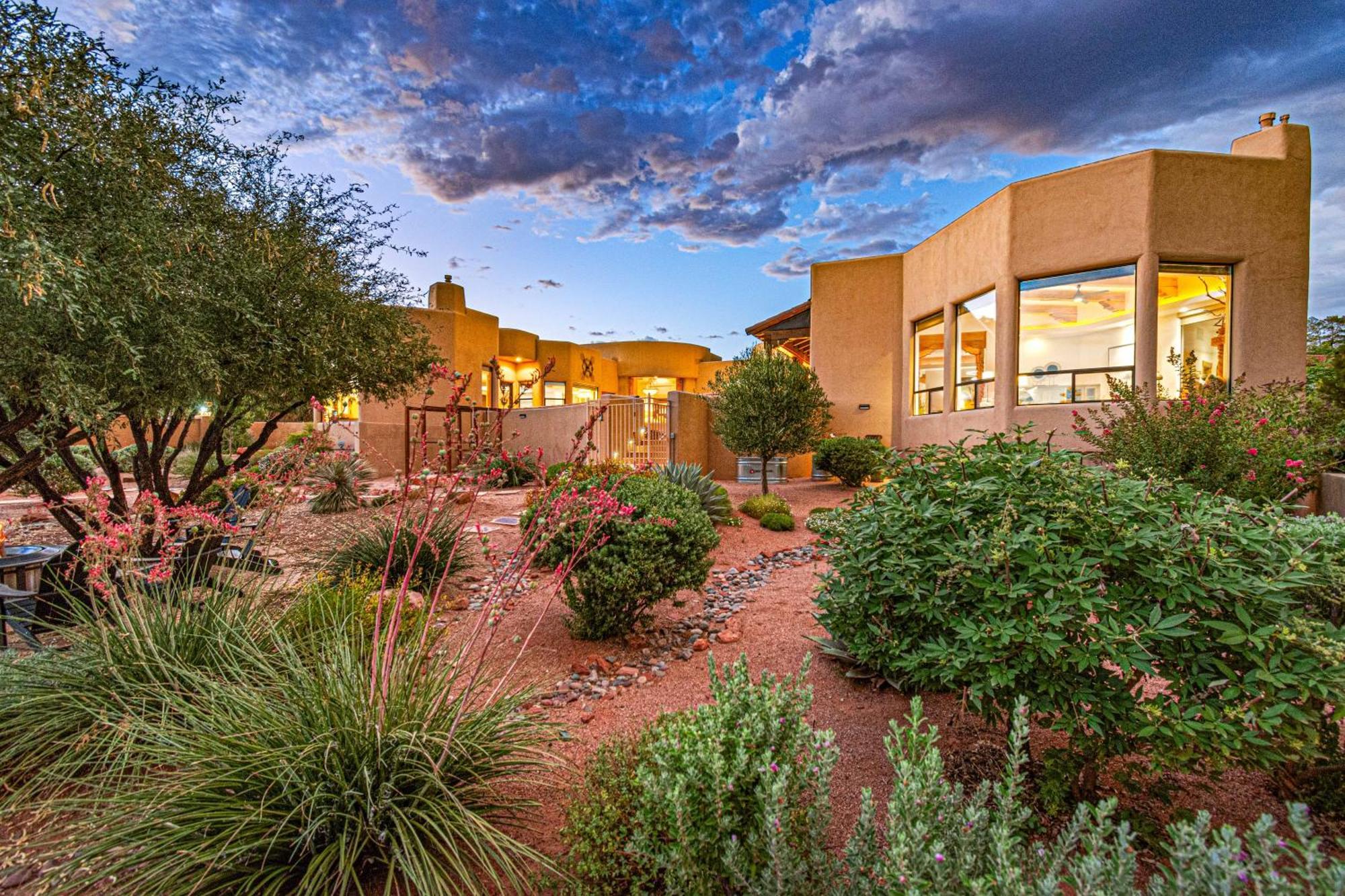 Panoramic Views, Game Room, Pool, Hot Tub! Holiday home