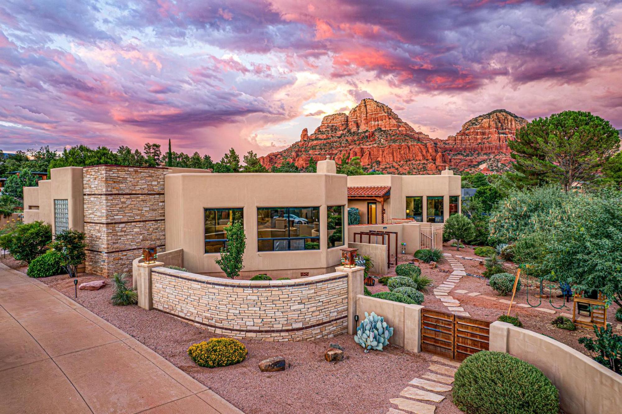 Panoramic Views, Game Room, Pool, Hot Tub! Holiday home Sedona