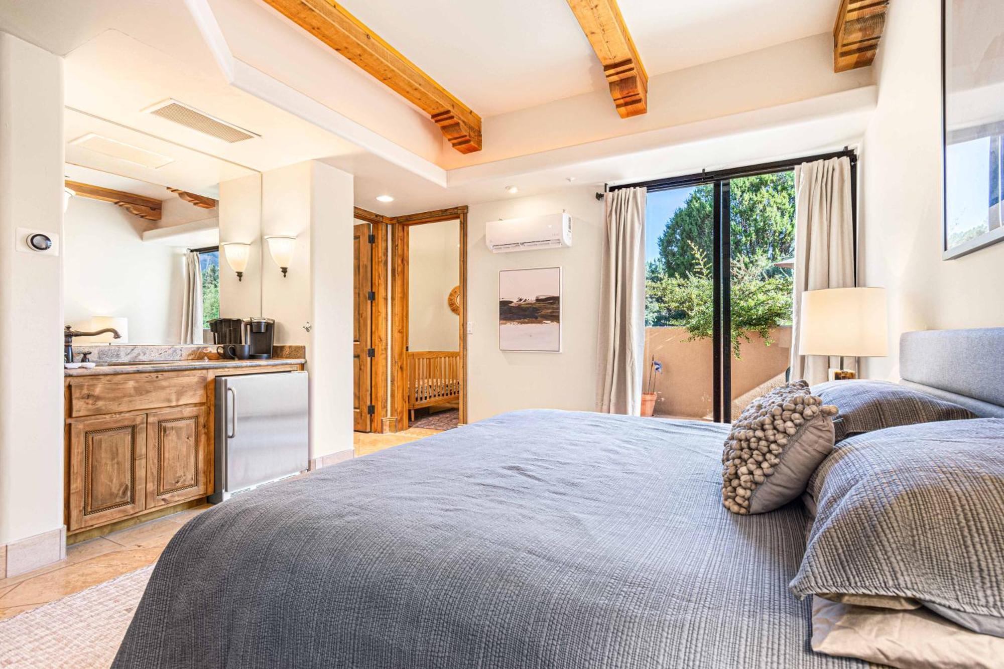 Panoramic Views, Game Room, Pool, Hot Tub! Holiday home
