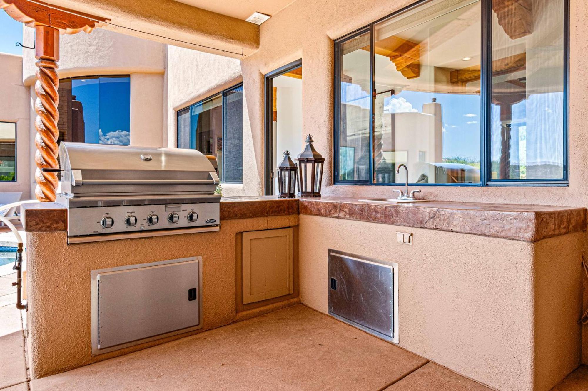 Panoramic Views, Game Room, Pool, Hot Tub! Holiday home *