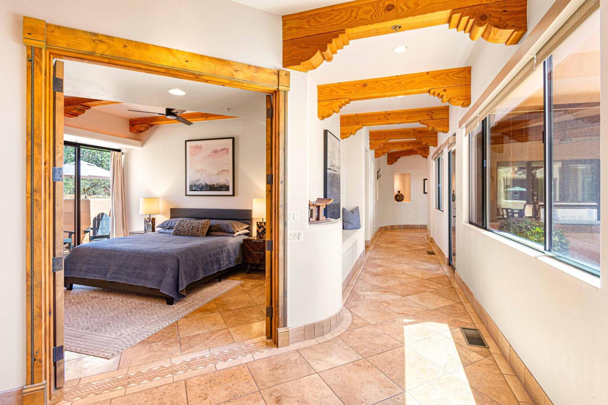 Panoramic Views, Game Room, Pool, Hot Tub! Holiday home