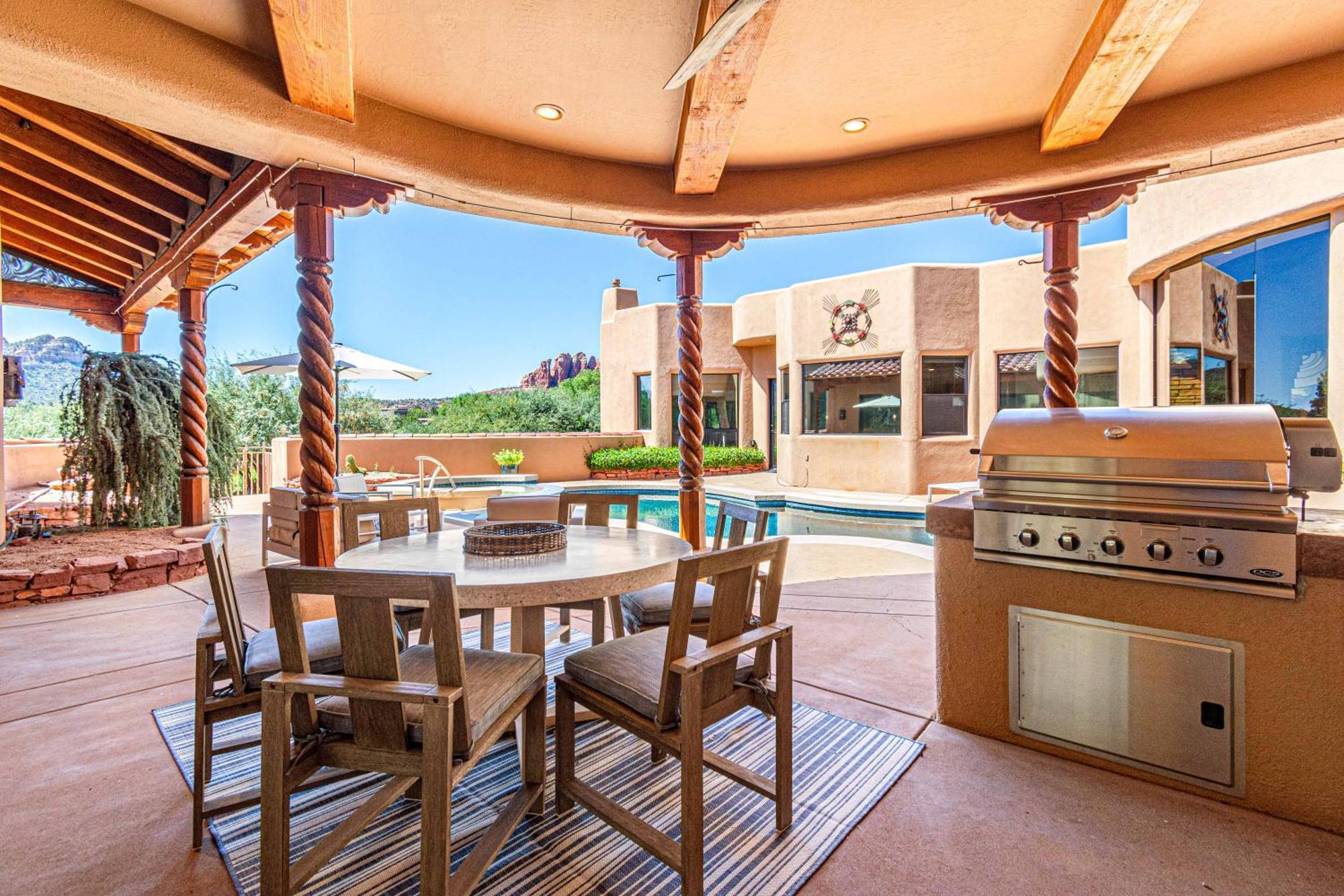 Panoramic Views, Game Room, Pool, Hot Tub! Holiday home *