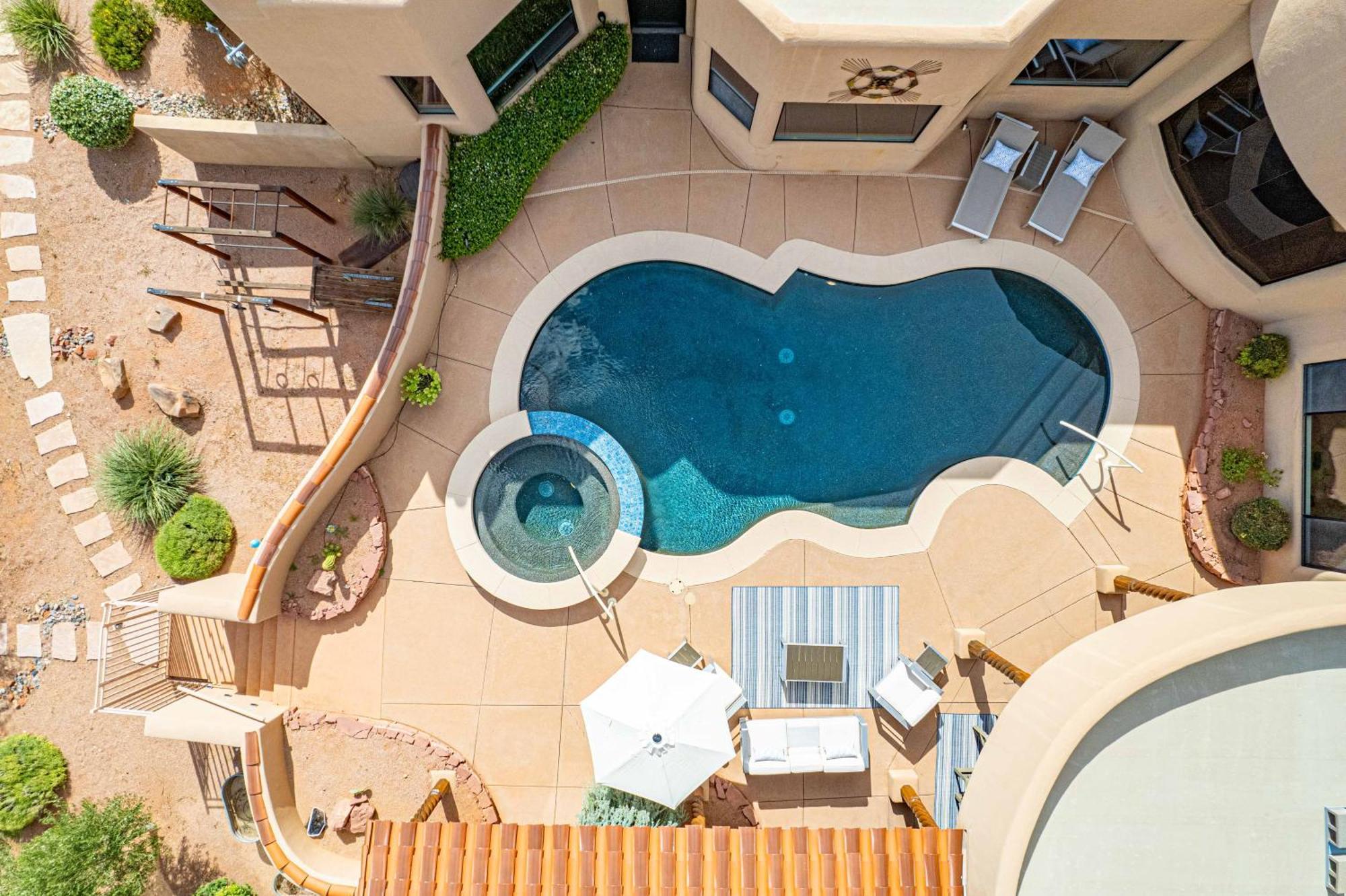 Panoramic Views, Game Room, Pool, Hot Tub! Holiday home Sedona