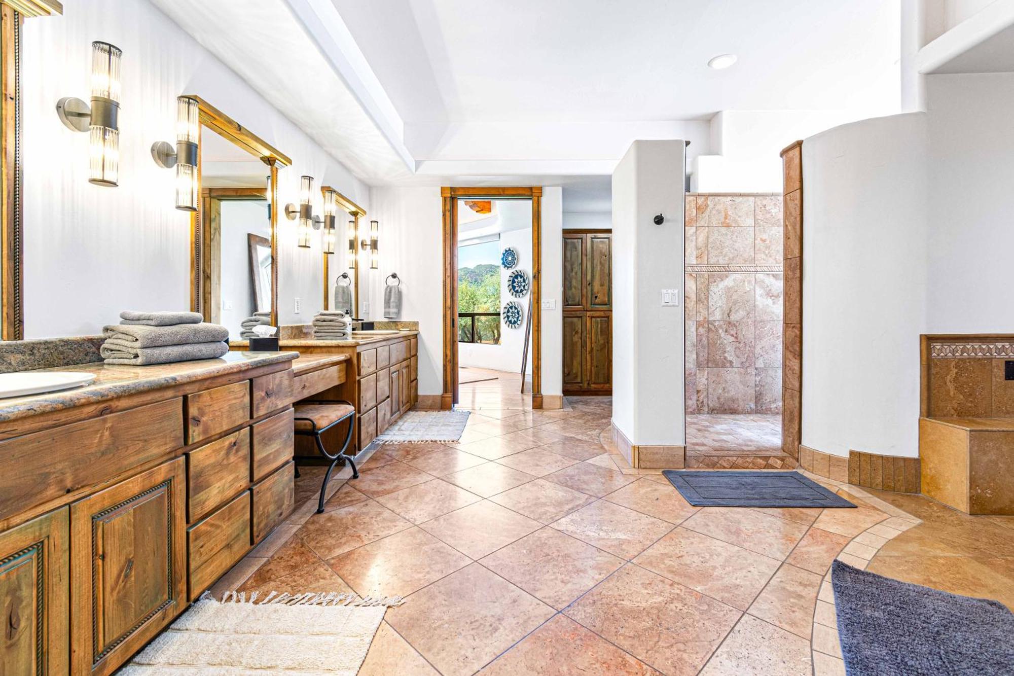 Panoramic Views, Game Room, Pool, Hot Tub! *