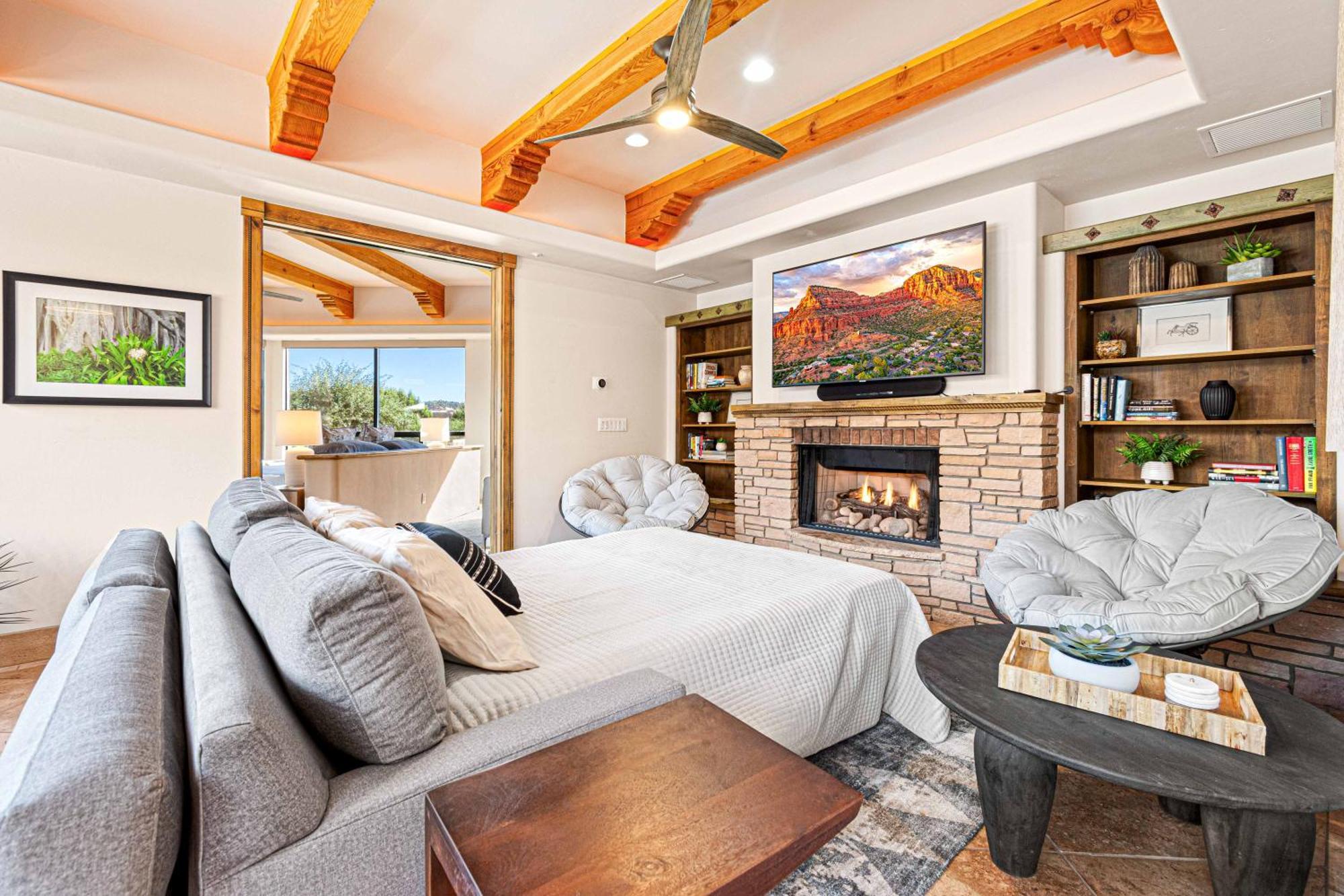 Panoramic Views, Game Room, Pool, Hot Tub!