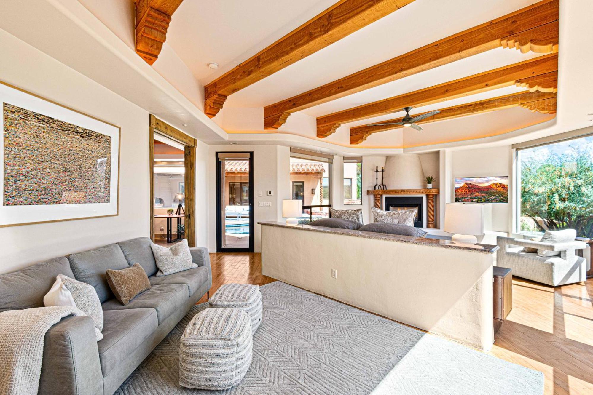 Holiday home Panoramic Views, Game Room, Pool, Hot Tub!