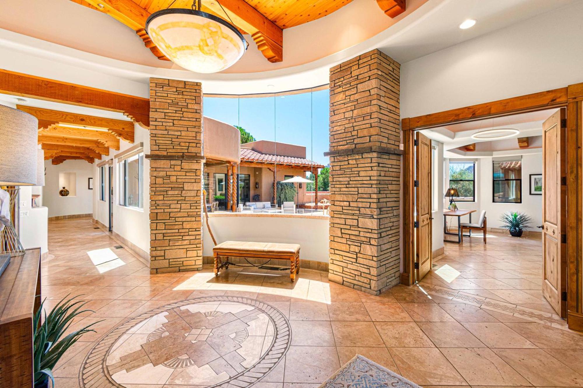 Panoramic Views, Game Room, Pool, Hot Tub! Holiday home Sedona