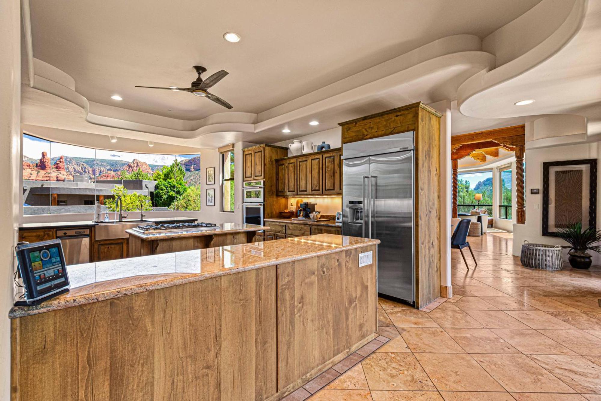 Panoramic Views, Game Room, Pool, Hot Tub! Holiday home